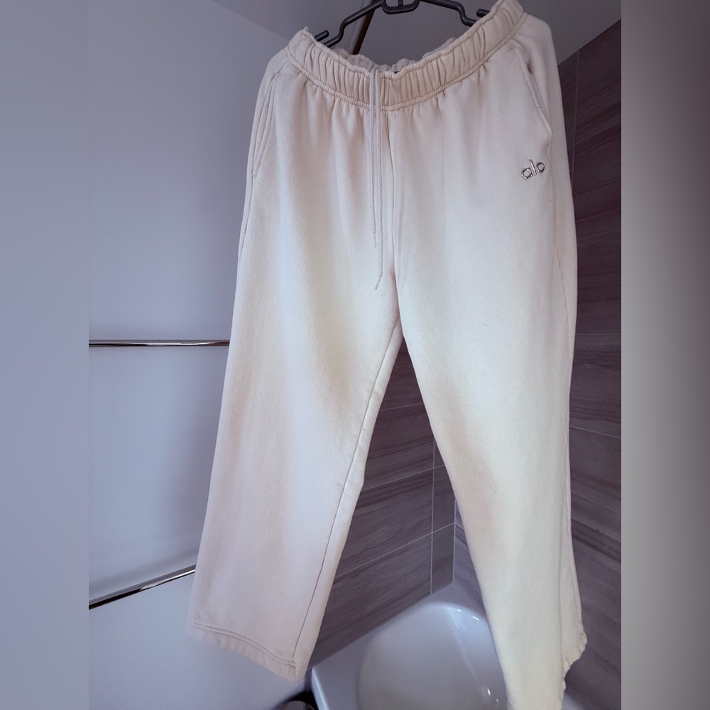 ALO Yoga Accolade Cream Sweatpants
